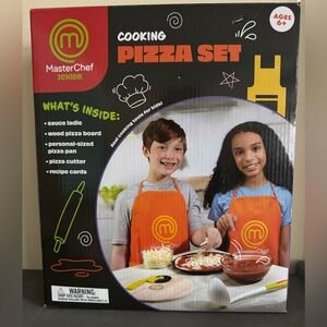 NWT Master Chef Junior Kids Pizza Baking Set